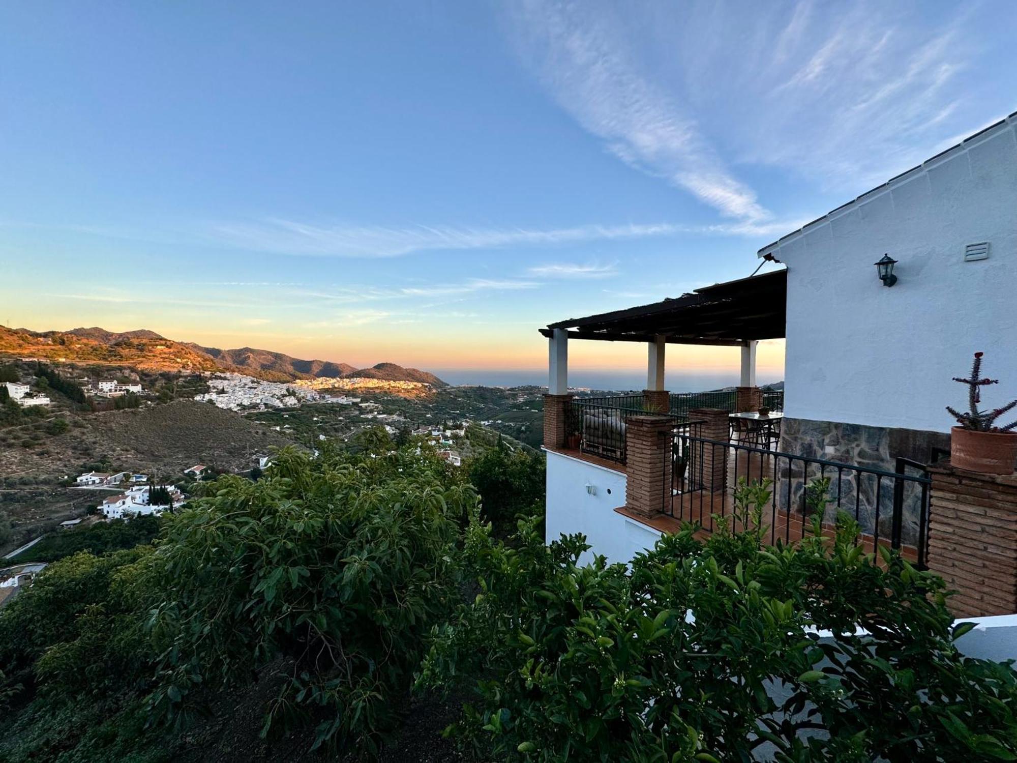 Villa En Frigiliana Con Piscina, Jacuzzi Y Espectaculares Vistas Екстериор снимка