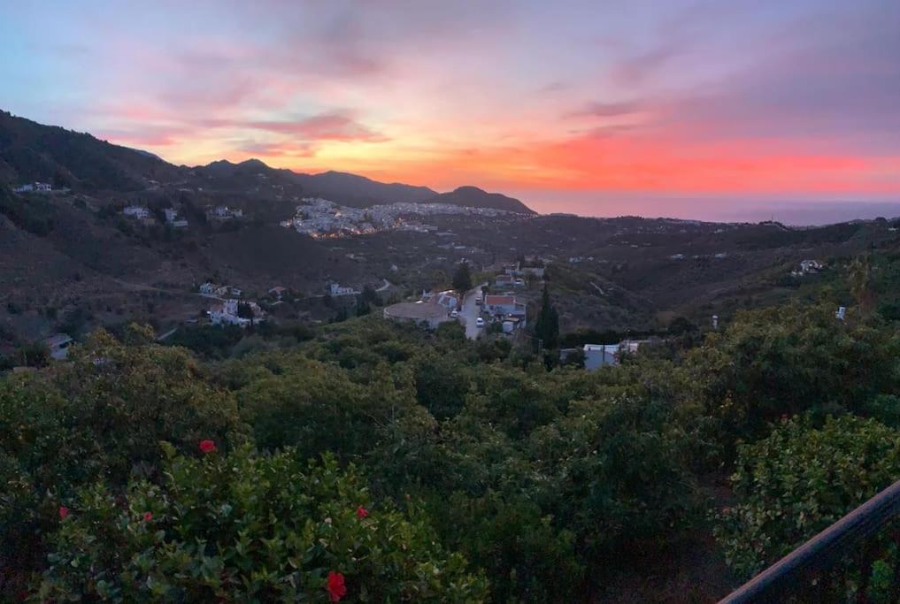 Villa En Frigiliana Con Piscina, Jacuzzi Y Espectaculares Vistas Екстериор снимка