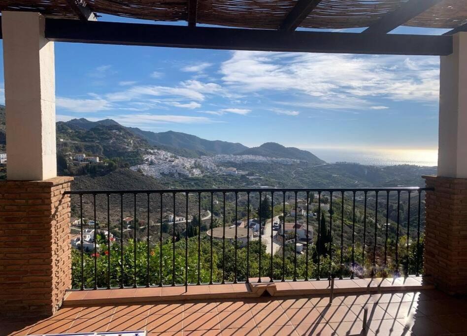 Villa En Frigiliana Con Piscina, Jacuzzi Y Espectaculares Vistas Екстериор снимка
