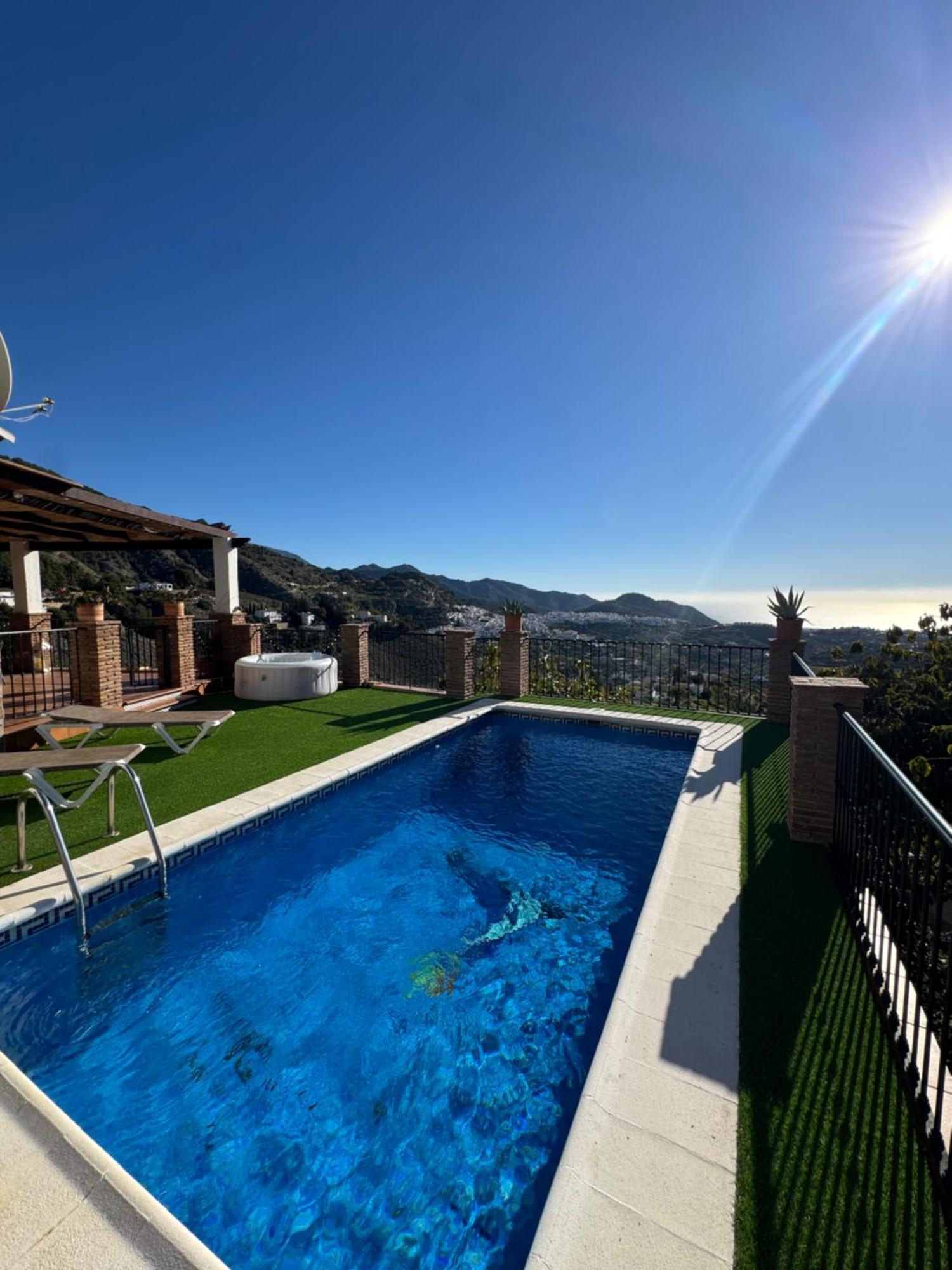 Villa En Frigiliana Con Piscina, Jacuzzi Y Espectaculares Vistas Екстериор снимка