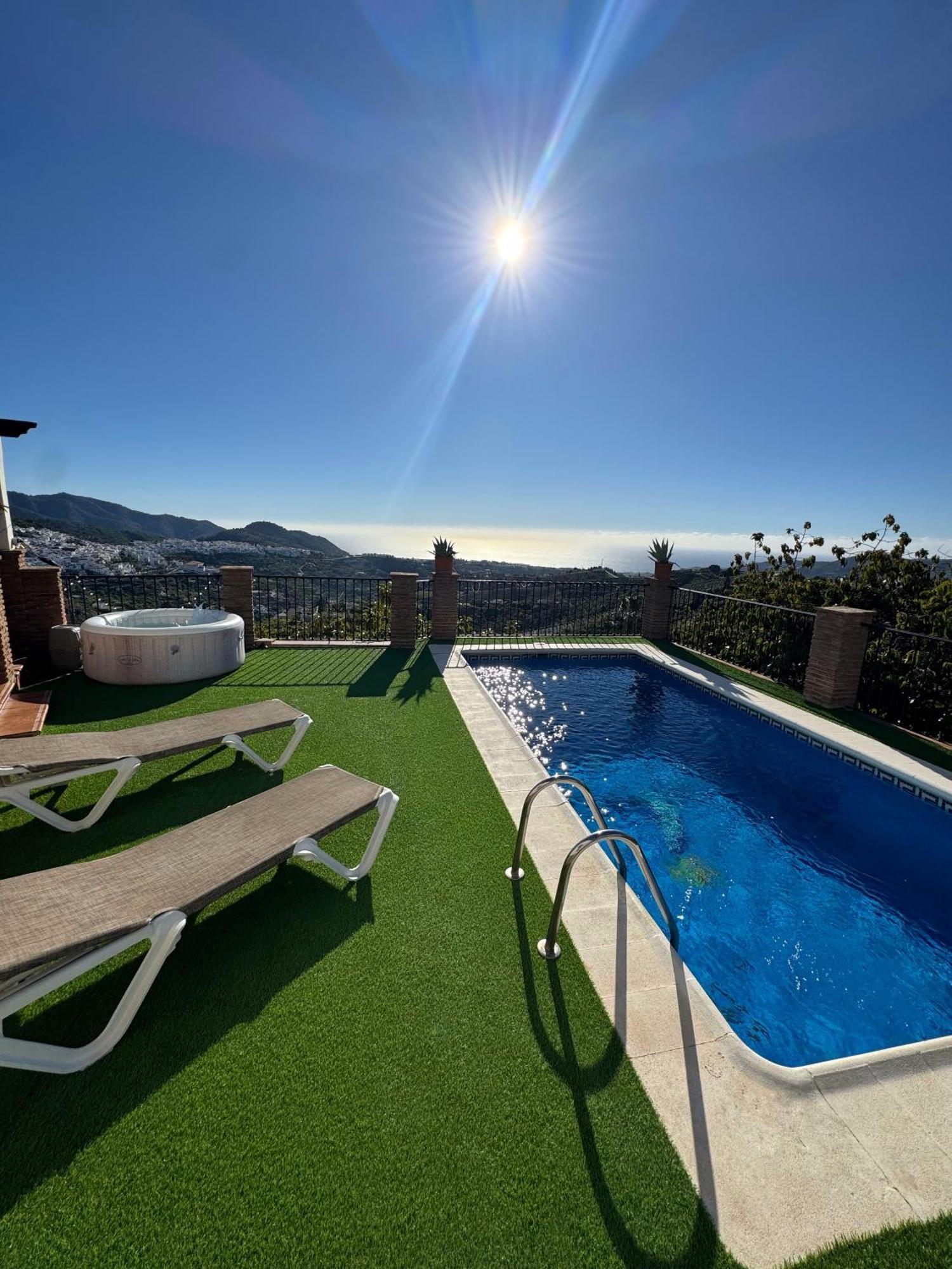 Villa En Frigiliana Con Piscina, Jacuzzi Y Espectaculares Vistas Екстериор снимка